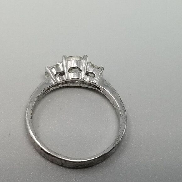 Vintage Classic Three Stone Rhinestone Ring, Size 8.5 Silver Tone Band, Estate - Picture 5 of 6